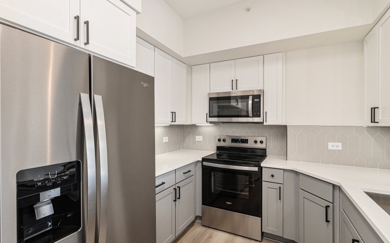 Upgraded kitchen with stainless steel applikances