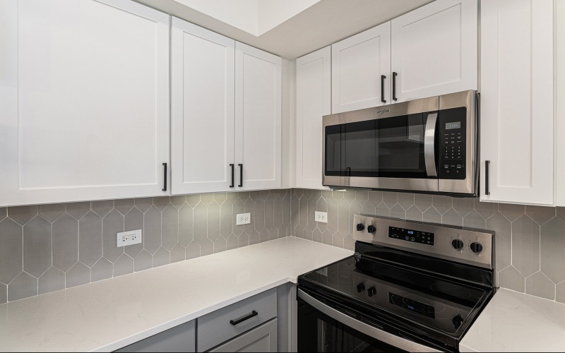 Upgraded kitchen with stainless steel applikances