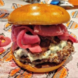 In the mood for a good burger? ππ Bad Daddy's Burger has got you covered! Located near Promenade Place.
πΈ: @baddaddysburger
#RedWhiteandBleuburger #RestaurantOptions #PromenadePlace #GreenwoodVillage #FoodieFinds Instagram post from @promenadeplaceapartments on July 12, 2024 18:02:23pm
